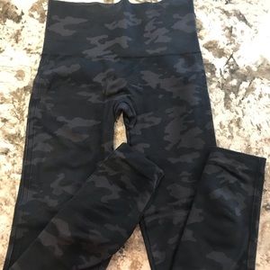 SPANX CAMO LEGGING